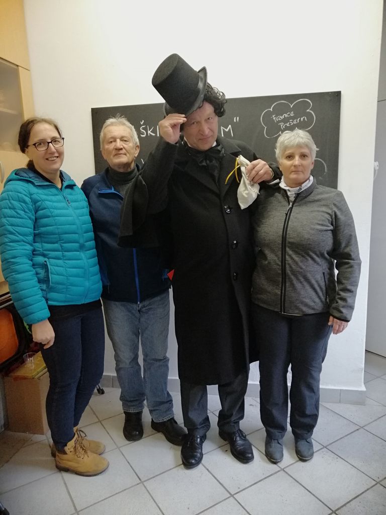 "Prešeren" z recitatorji.