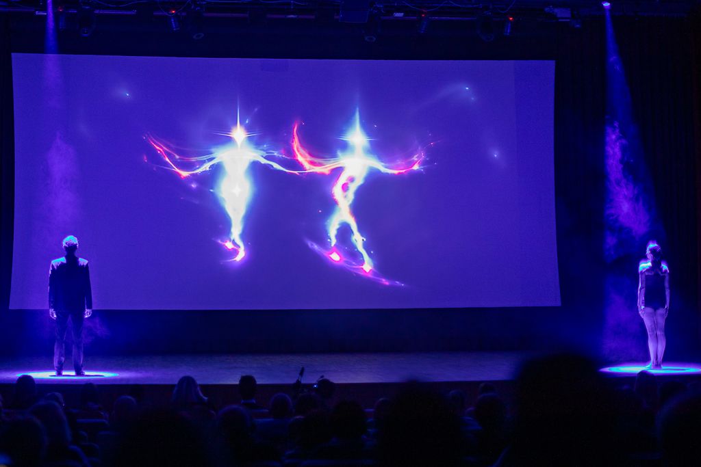  Foto Mirko Kunšič: Denis in Anastasia Matvienko sta plesala z edinstveno animacijo, ki jo je spletla UI