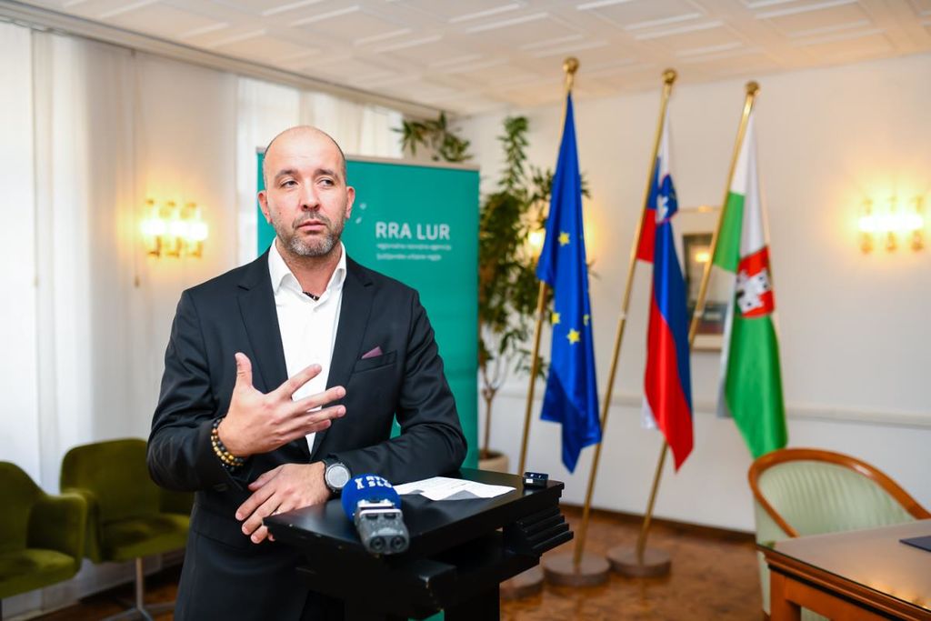 Občina Grosuplje na poti odličnosti: postopkovni začetek uvedbe e-koles