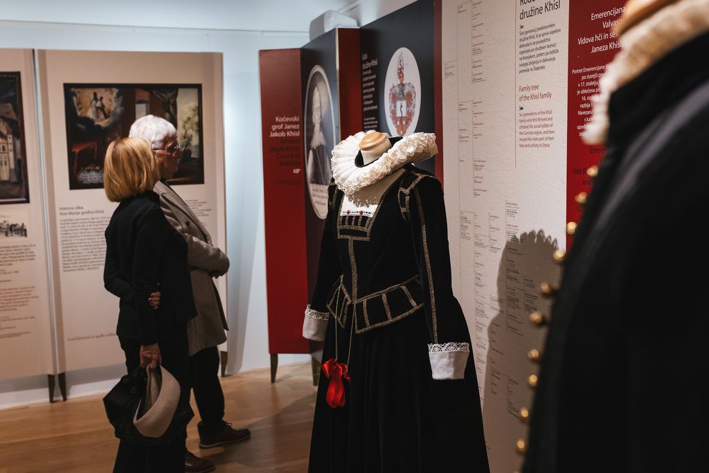 Z odprtja razstave na Blejskem gradu, foto: Boris Pretnar