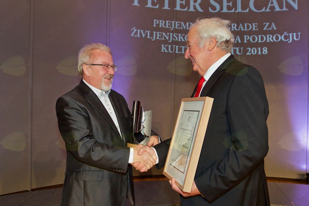 Ob prejemu priznanja je Petru Selčanu čestital tudi podžupan Občine Vojnik Viktor Štokojnik.