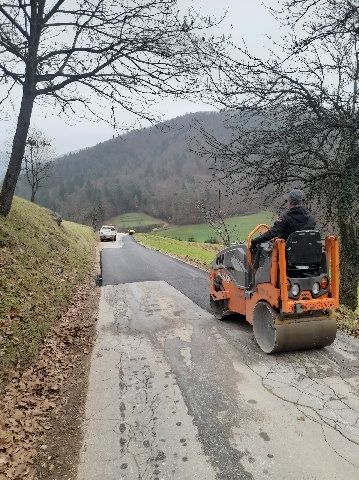 Sanacija asfaltnih površin na cesti v Rovah   