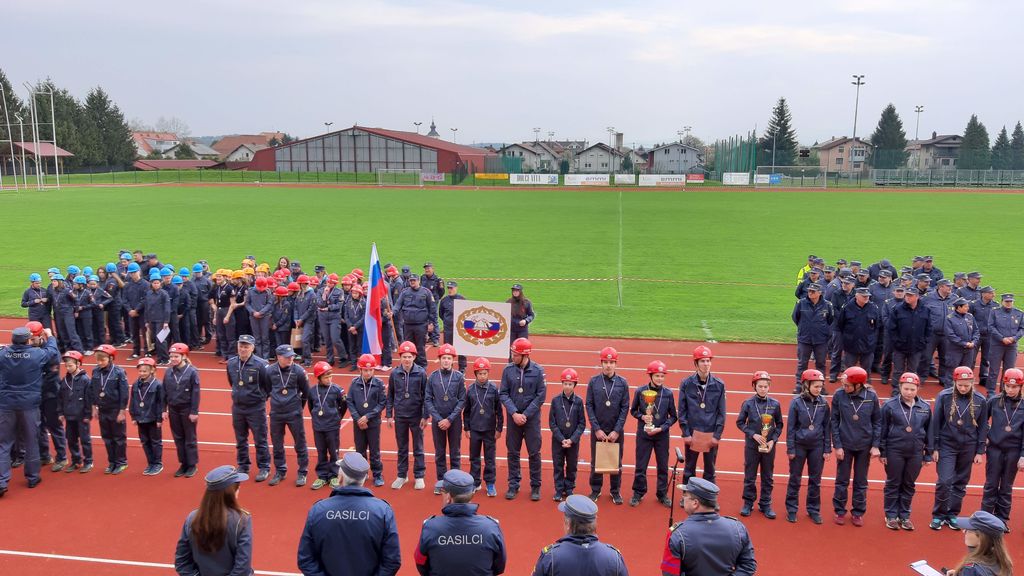 Mladinska ekipa PGD Drenov Grič - Lesno Brdo bo zastopala Slovenijo na mladinski gasilski olimpijadi, ki bo julija letos v Švici.