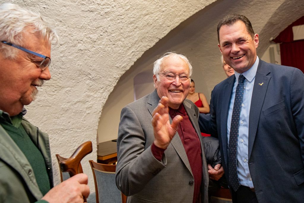 Slavko Oblak v družbi Janeza Fajfarja in Antona Mežana, župana Občine Bled.. Foto: Mirko Kunšič