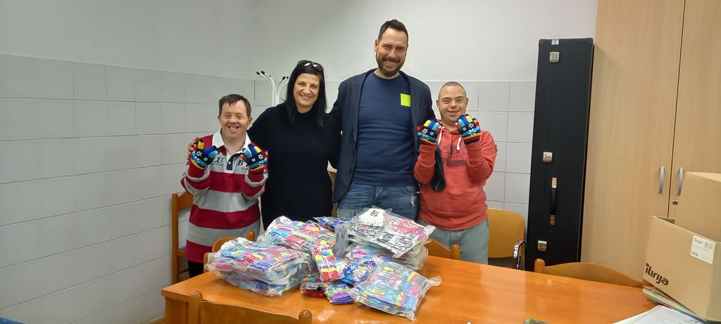 Donacija rokavic Irene in Boštjana Polaka, Sweet point