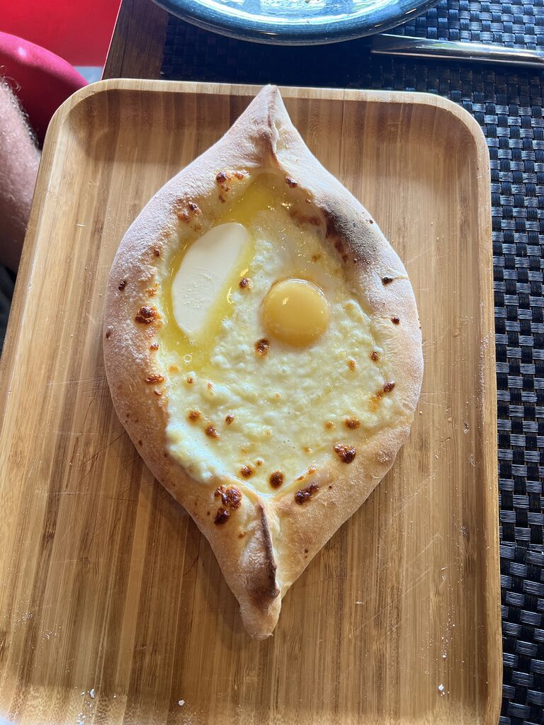 Hačapuri, znamenita gruzijska jed. Foto: Katarina Kadivec