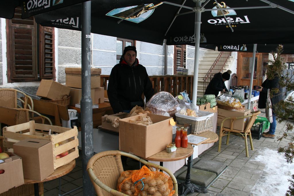 Živahen utrip na Rokovnja&scaron;ki tržnici v Lukovici 