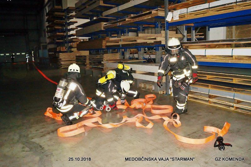 Medobčinska gasilska vaja v Poslovni coni Komenda