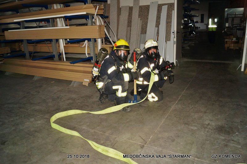 Medobčinska gasilska vaja v Poslovni coni Komenda