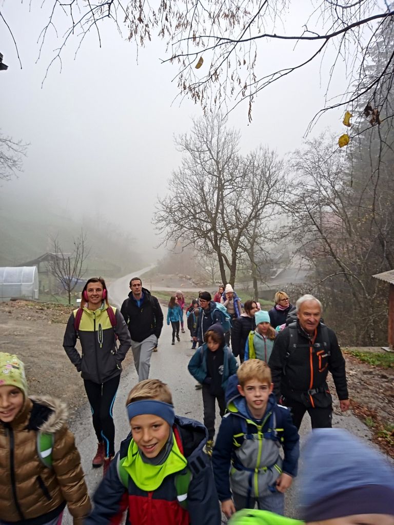 Mladi planinci na Polhograjski Grmadi 19.11.2022