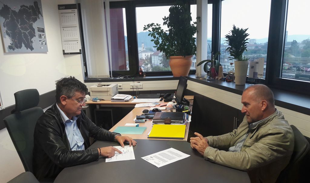 Franc Jerič, župan Občine Mengeš z Bojanom Cerkovnikom, vodjo projekta gradnje obvoznice v Občini Mengeš, o gradnji manjkajočega dela obvoznice v občini Mengeš