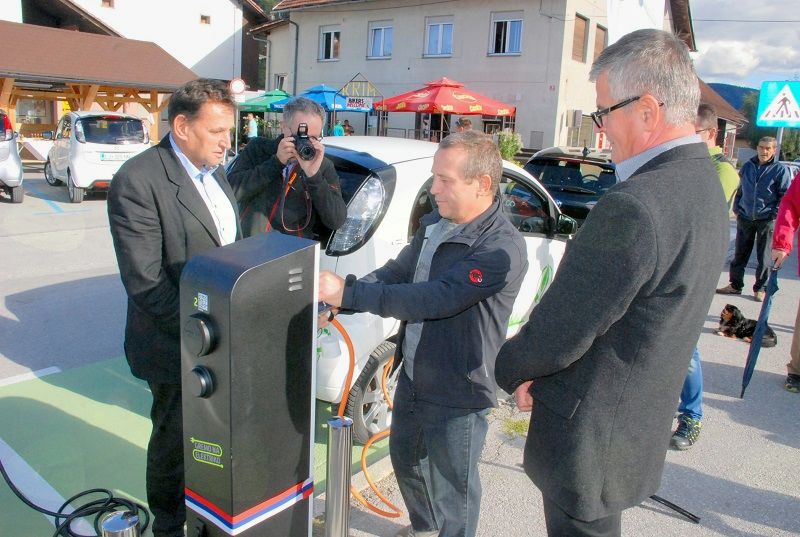 Odprtje prve javne polnilnice za električna vozila v občini Borovnica.