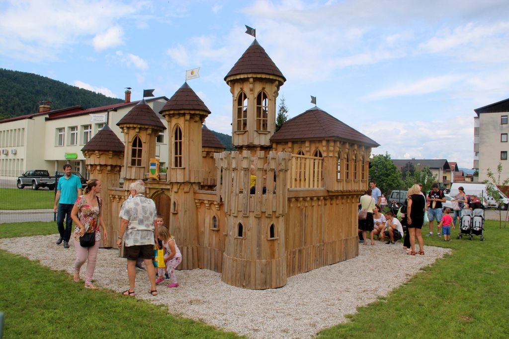 Otroško igrišče Borovniški grad