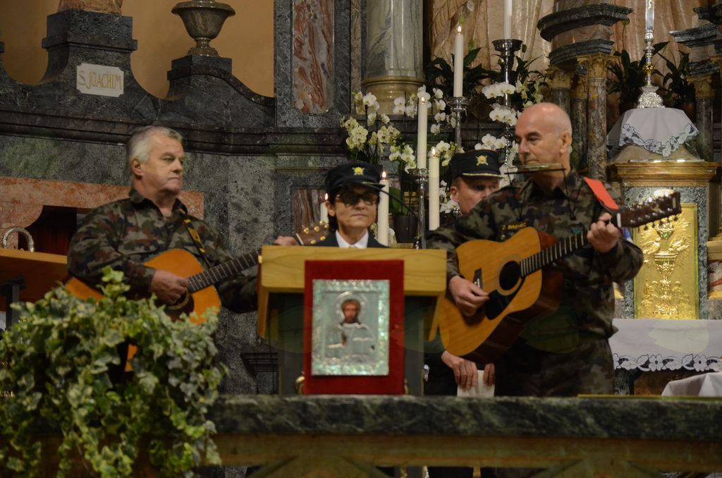Pevka je navdušila z izjemno lepo in globoko občuteno zapetima pesmima. 