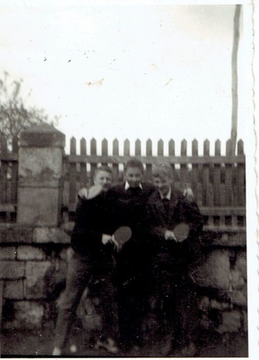 Na Petričevi domačiji 1960: Gašper, Joško, Frane 