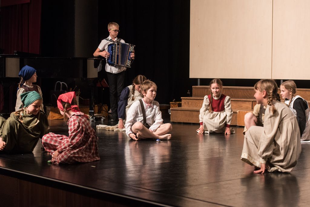 Nastopi otroških folklornih in pevskih skupin navdušili 