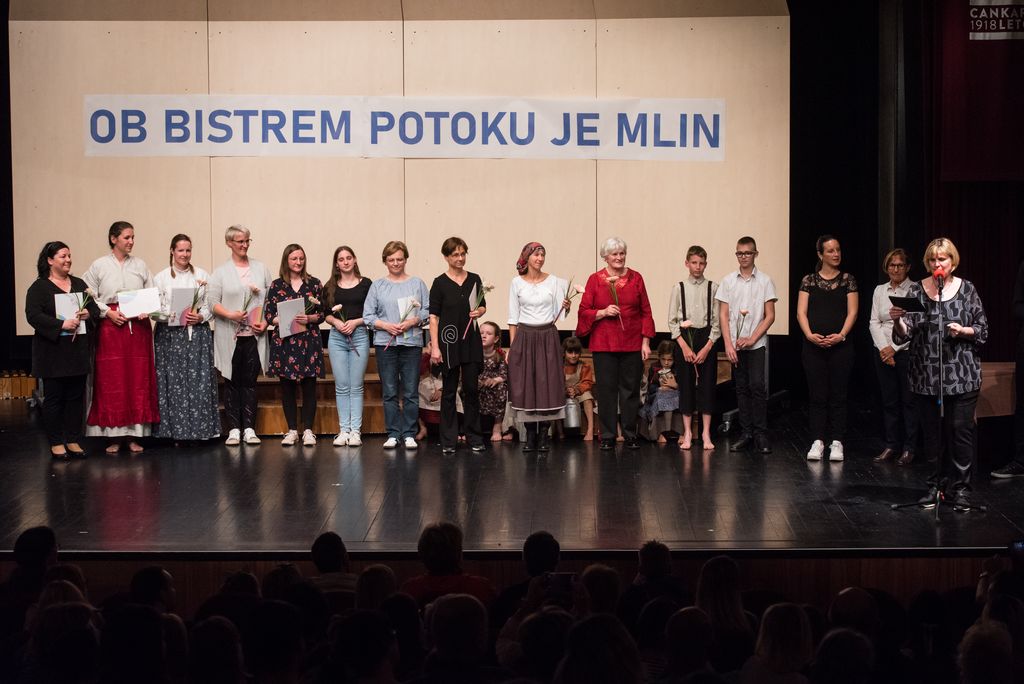 Nastopi otroških folklornih in pevskih skupin navdušili 