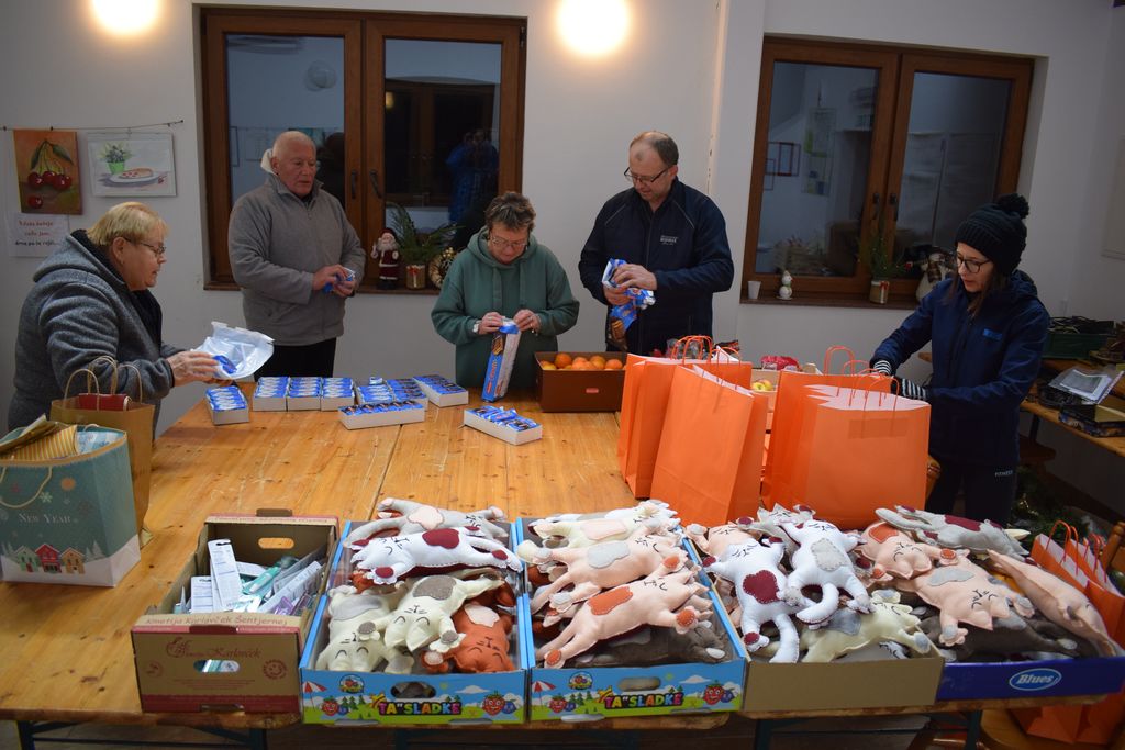 Otroke V Rovišču Tudi Letos Obiskal Božiček | Občina Sevnica ...