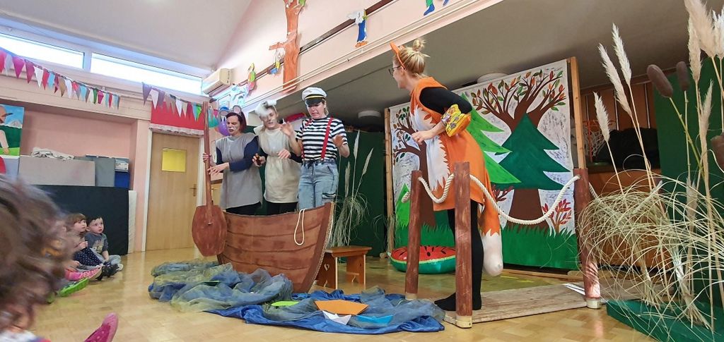 Otroška predstava: Bobek in barčica