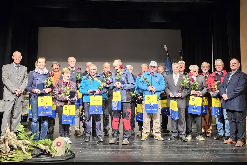 Simon Ograjenšek med prejemniki spominskih plaket