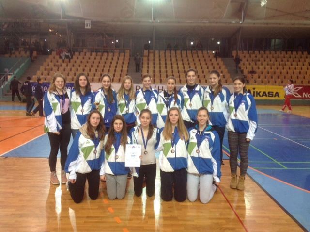 Kadetska reprezentanca - fantje in punce na turnirju v Mevza 2013