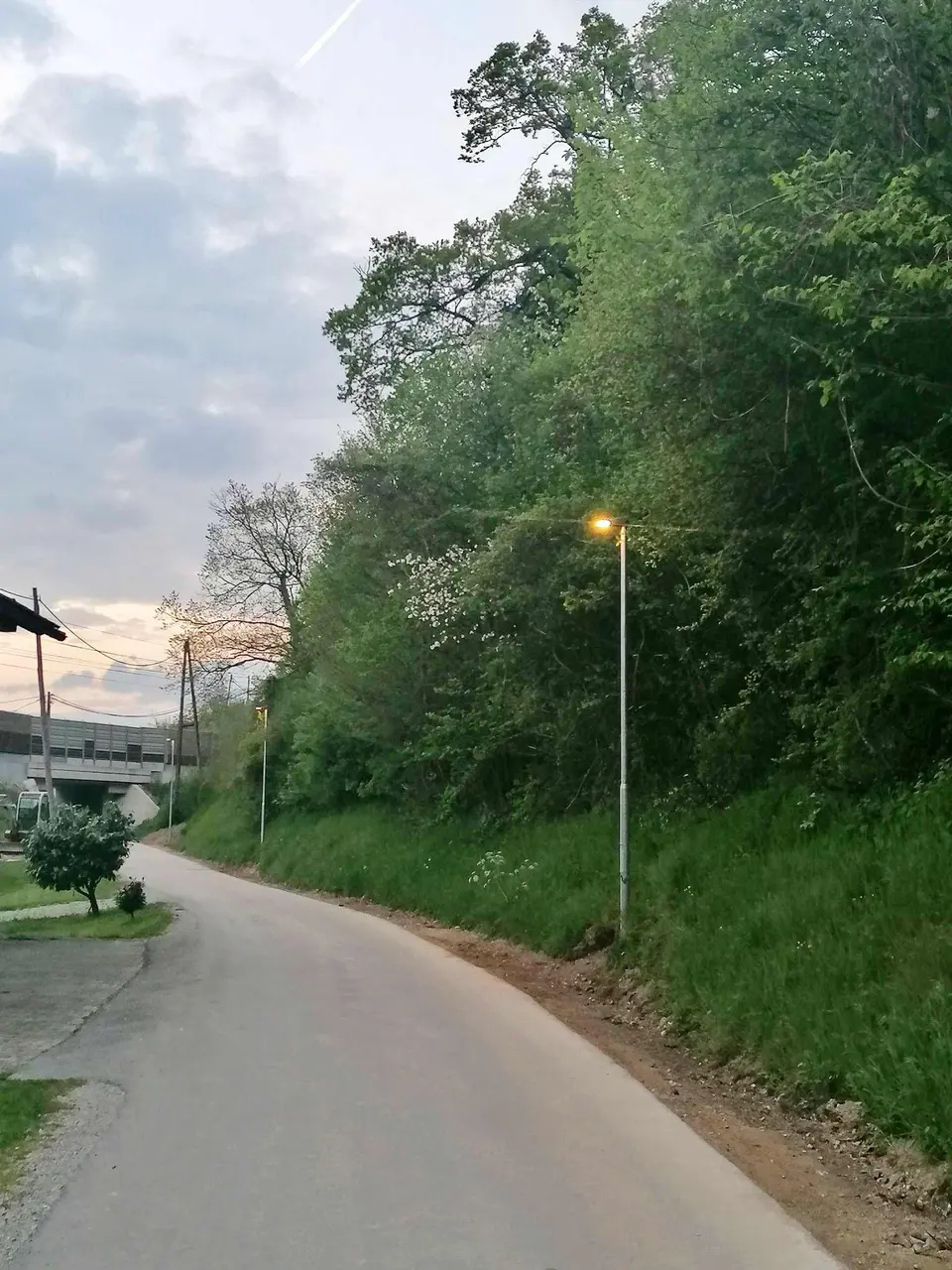 Dokončana postavitev javne razsvetljave na Cesti Pod Goro