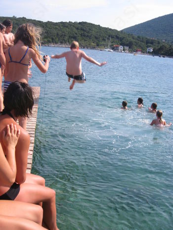 'Pomežiknimo soncu'  