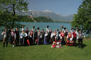 PRIREDITEV  - VESELO PO DOMAČE 