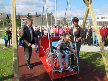 Gugalnica za gibalno ovirane Gugalnica za gibalno ovirane