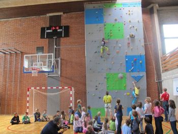 Novi plezalni steni v radovljiški osnovni šoli