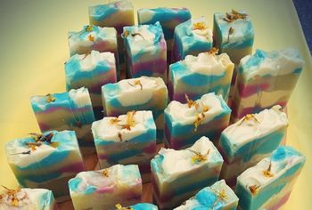 Delavnice Zdravja in Lepote - naravna kozmetika z Urško - Izdelava mil po hladnem postopku