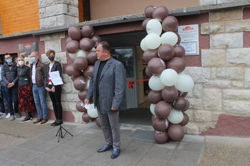 Kostanjevica na Krasu s prenovljenimi prostori kulturnega doma in bogatejša za novo trgovino