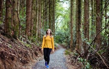 NAJPREJ MORAMO POMAGATI SEBI, DA BI LAHKO OPOLNOMOČILI DRUGE! NAJPREJ MORAMO POMAGATI SEBI, DA BI LAHKO OPOLNOMOČILI DRUGE!