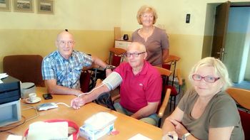 Merjenje krvnega tlaka, holesterola in sladkorja v krvi