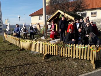 Pustna okrasitev vaškega središča v Lovrencu