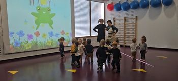 Tudi najmlajši razveselili mamice z nastopom ob materinskem dnevu 