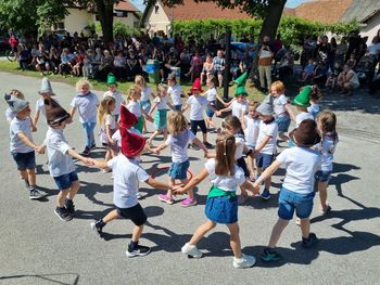 Otroci Vrtca Kidričevo na prireditvi »Pod lipo« Otroci Vrtca Kidričevo na prireditvi »Pod lipo«