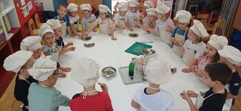 Dan, ko je v vrtcu zadišalo po bučni juhi Dan, ko je v vrtcu zadišalo po bučni juhi