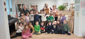 Medgeneracijsko druženje ob ljudski pesmi in plesu 