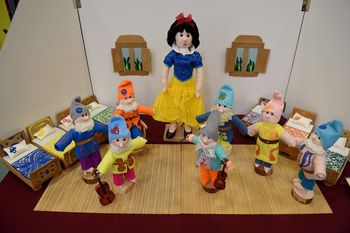 Rdeča kapica, Sneguljčica in Pika Nogavička v čipkah