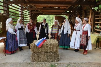 Pod kozolcem pr Laškarju spet veselo