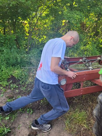 Nataknjen kmet, zastrupitev v silosu in utopljen otrok