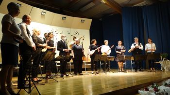 Na kavi z bisernico, bračem, bugarijo in berdo