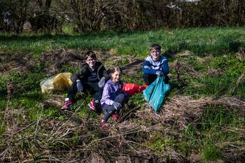 Borovnico čistilo več kot 300 občanov