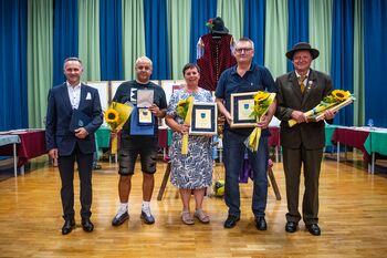 Noša, kitara, žoga, panjske končnice in občinski nagrajenci  