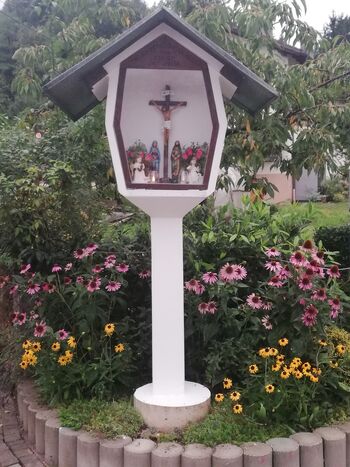 Niževec ohranil hvaležnost prednikov z obnovo znamenja