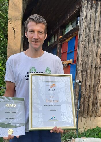 Čebelar po sili razmer, sedaj prvak hojevega medu