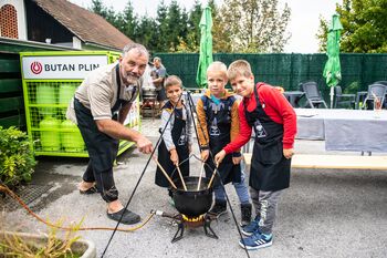 Na Bregu zadišalo po čebuli in druženju Na Bregu zadišalo po čebuli in druženju
