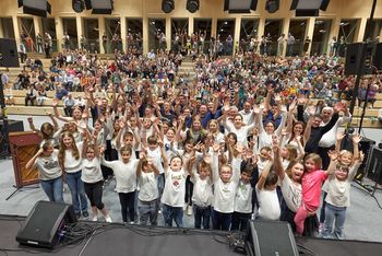 Reportaža iz jubilejnega koncerta Moškega pevskega zbora Anton Klančič iz Mirna ob 60 letnici delovanja