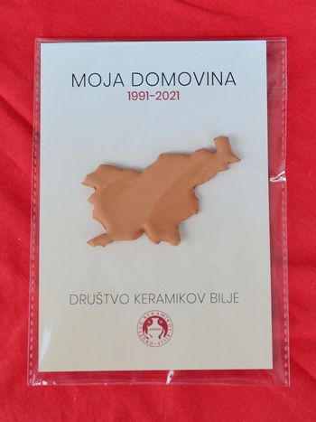 DRUŠTVO KERAMIKOV BILJE  OB OBLETNICI OSAMOSVOJITVE PRIPRAVILO RAZSTAVO  IN PRIJETNO PRESENETILO KRAJANE